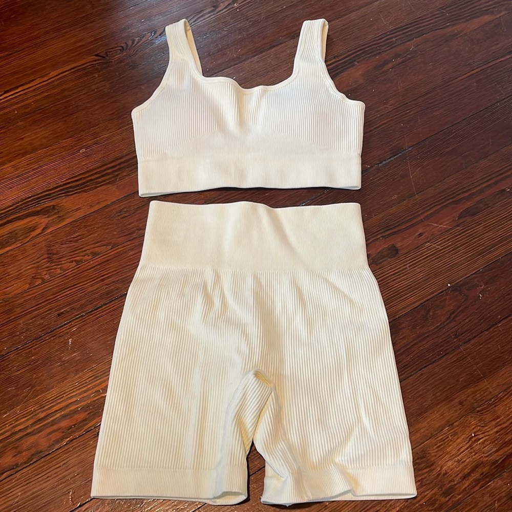 Women’s Off White Two Piece Athletic Set Size S